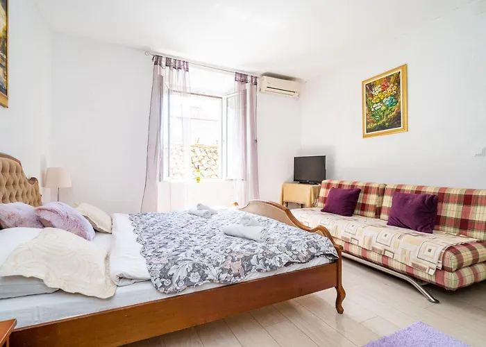 Deluxe Rooms With A Terrace View At Old City Gate
